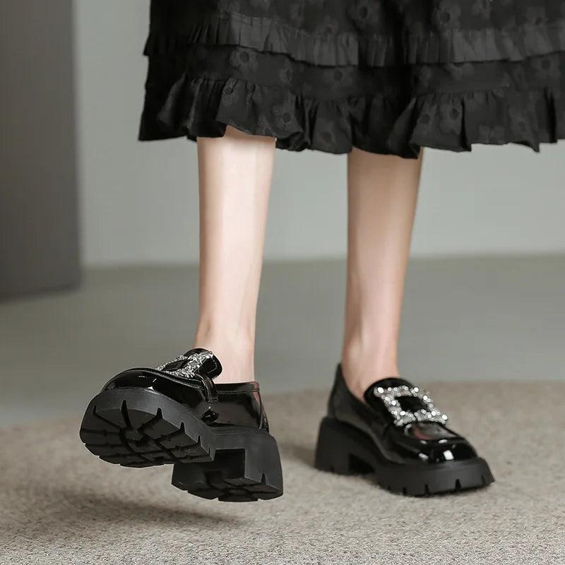 Mocassim Feminino Tratorado em Couro Preto - LeVienna